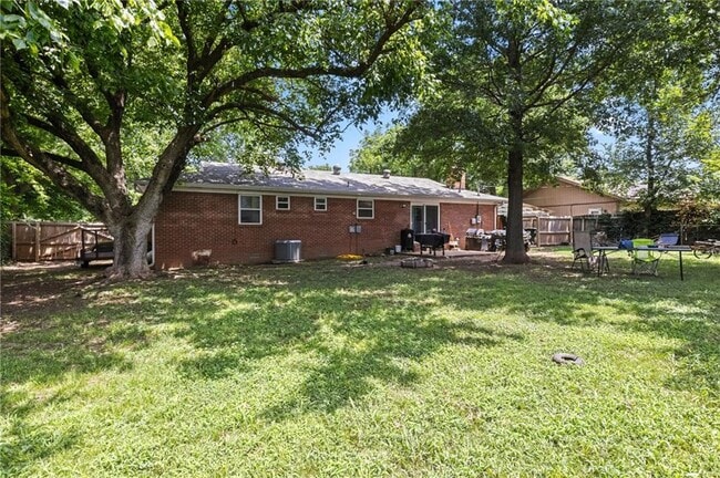 Building Photo - 49 Valley Dr