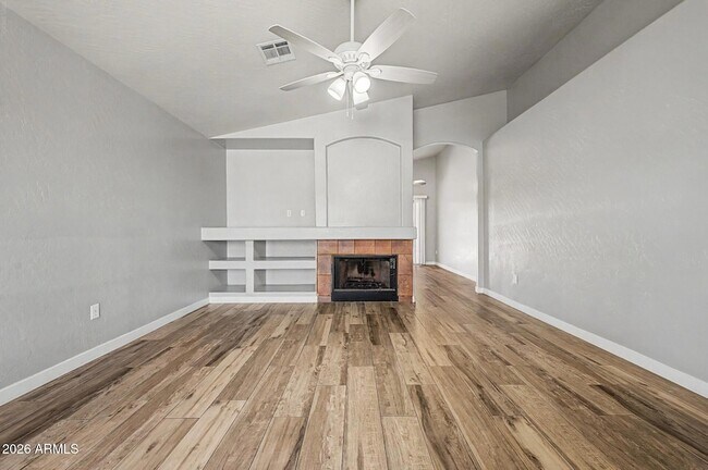Building Photo - 905 E Potter Dr
