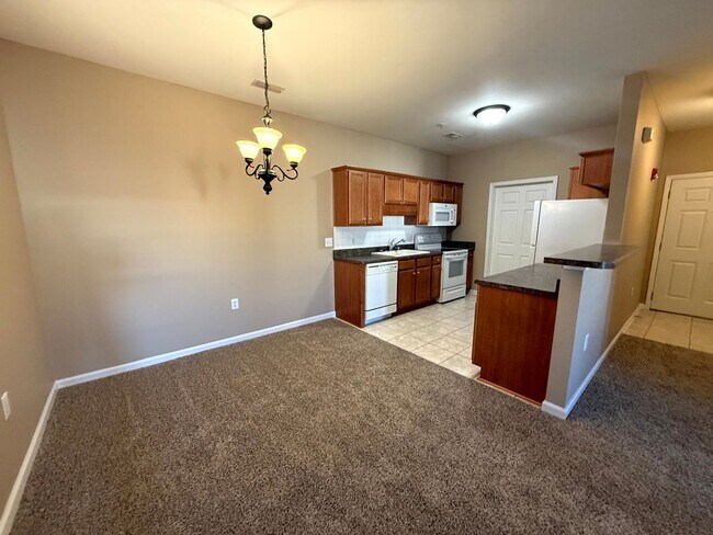 Building Photo - 635 Marshtree Ln