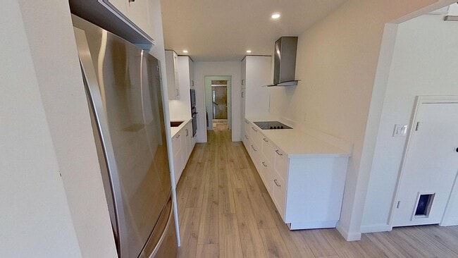 Building Photo - Spacious 3 bed / 2 bath in the More Mesa area