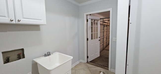 Building Photo - 1117 Appian Way