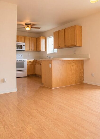 Building Photo - 325 Hawthorne Ave