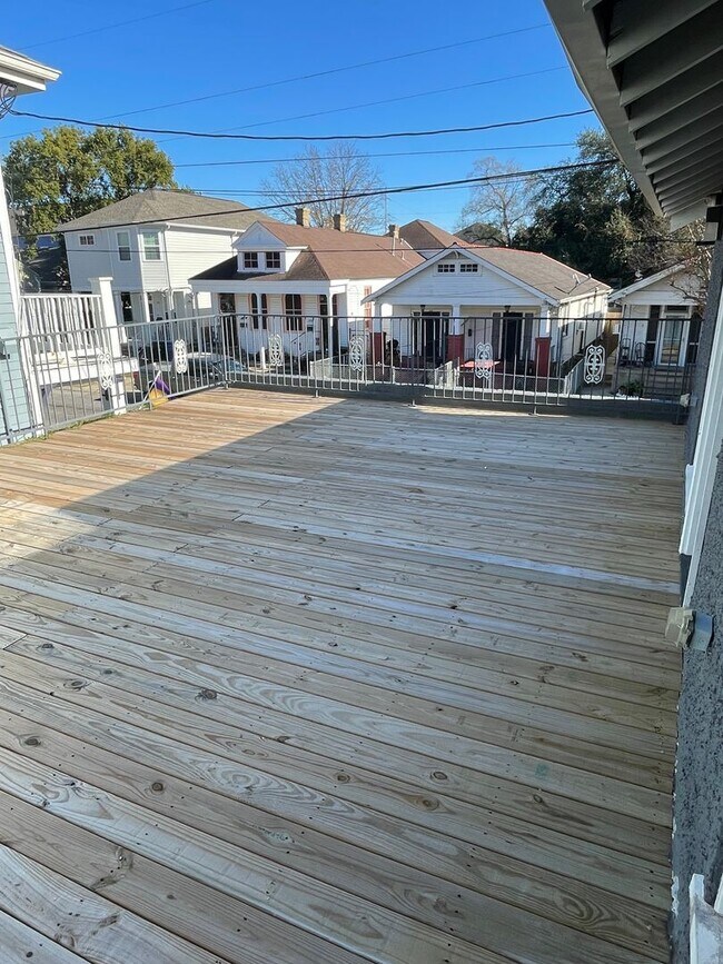 Building Photo - Gorgeous 3BD in Midcity, with a Garage and Large Deck/Terrace