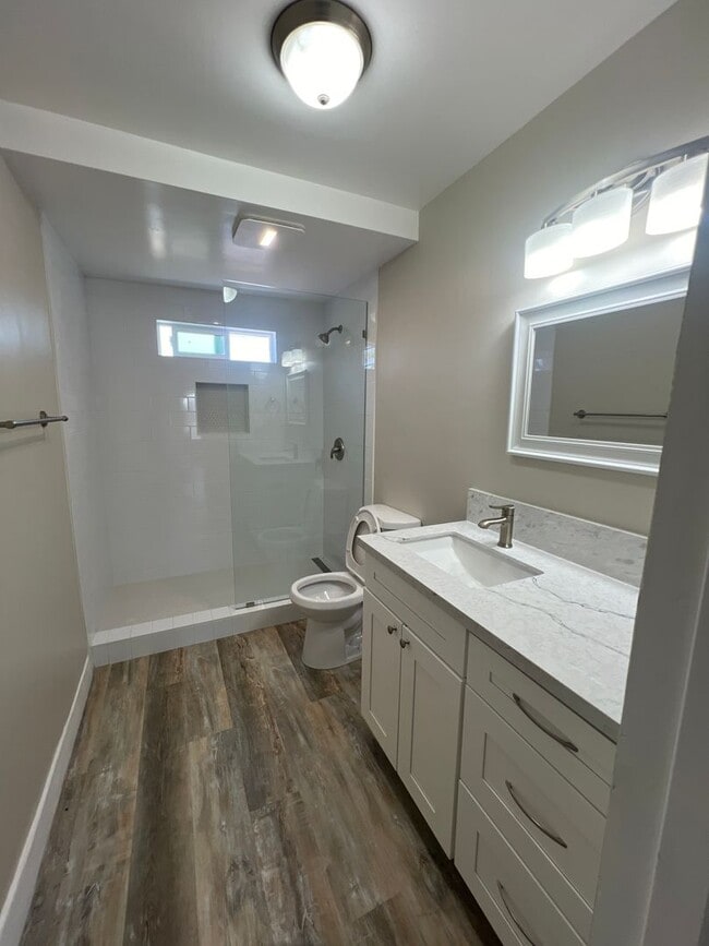 Building Photo - 2 Bedroom, 2 Bathroom Home