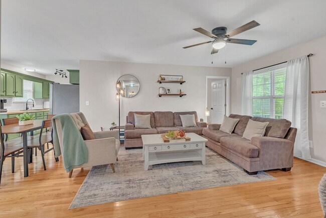 Building Photo - 2029 Sunday Silence Dr