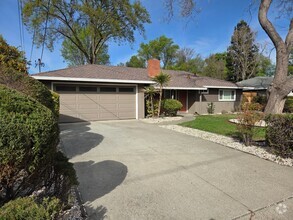 Building Photo - Super Charming Pleasant Hill Home