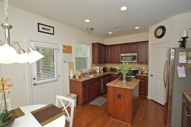 Building Photo - 105 Cobalt Creek Way