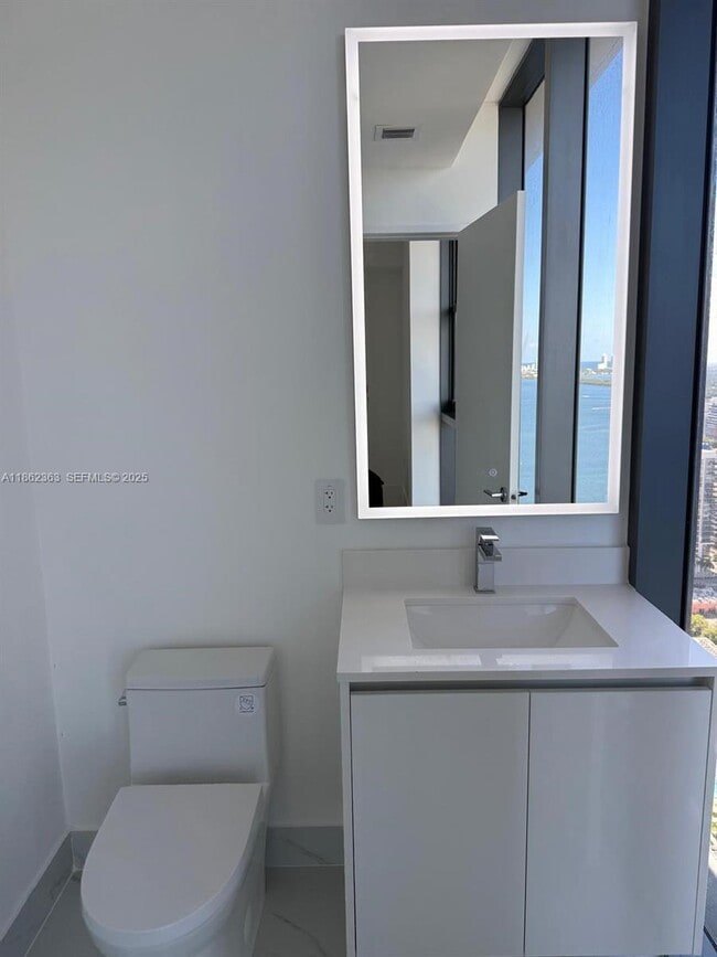 Building Photo - 700 NE 24th St