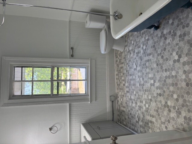 Building Photo - 403 W Hampton Ave