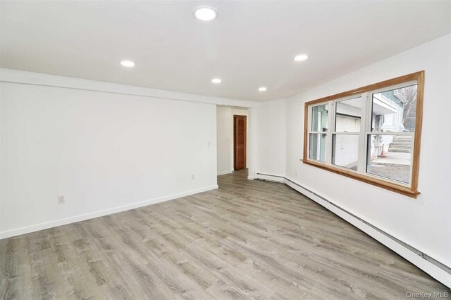 Building Photo - 128 Catherine St