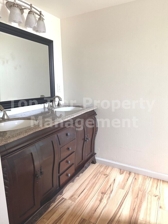 Building Photo - ***Beautiful Oceanfront 3 bed, 2 bath, 2,076 sqft House in Carlsbad Village - Available 06/15***