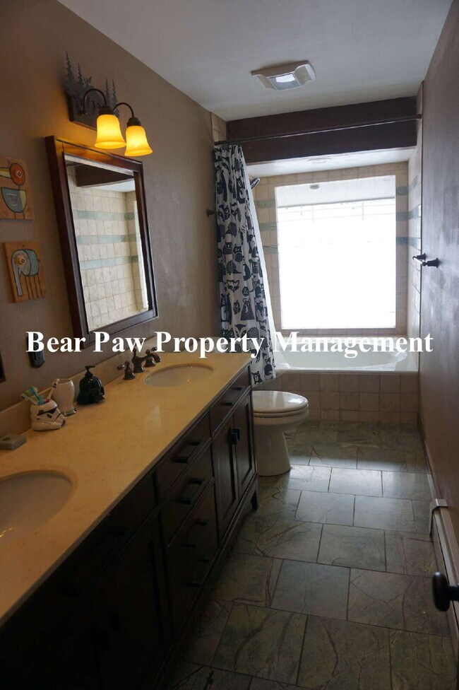 Building Photo - Lovely Home in Soda Creek!!