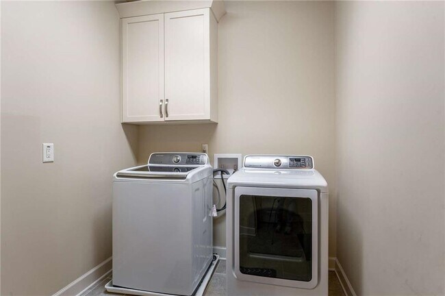 Building Photo - 6552 Long Acres Dr