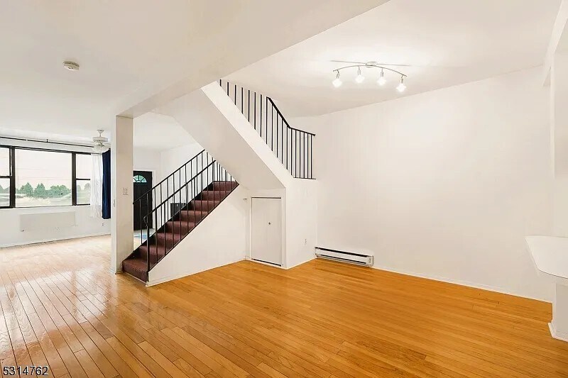 Building Photo - 111 Mulberry St