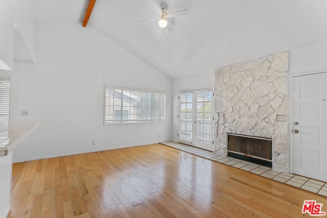 Primary Photo - 1204 Bay St