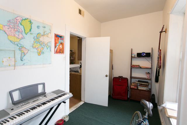 Building Photo - 1228 N Maplewood Ave