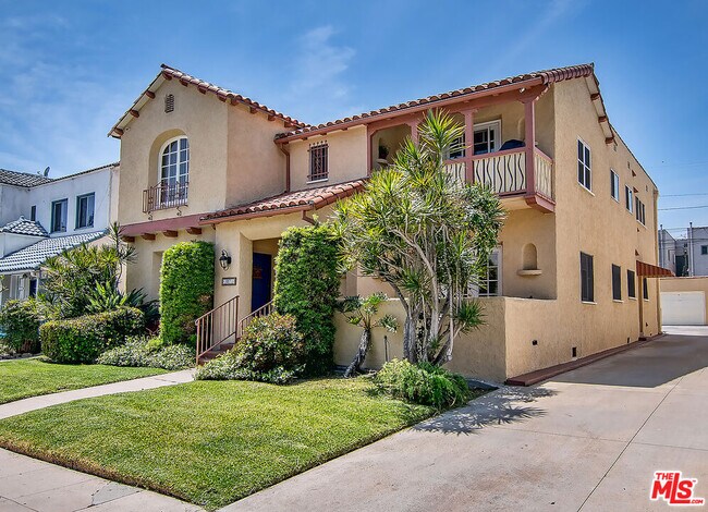 Building Photo - 1071 Cloverdale Ave