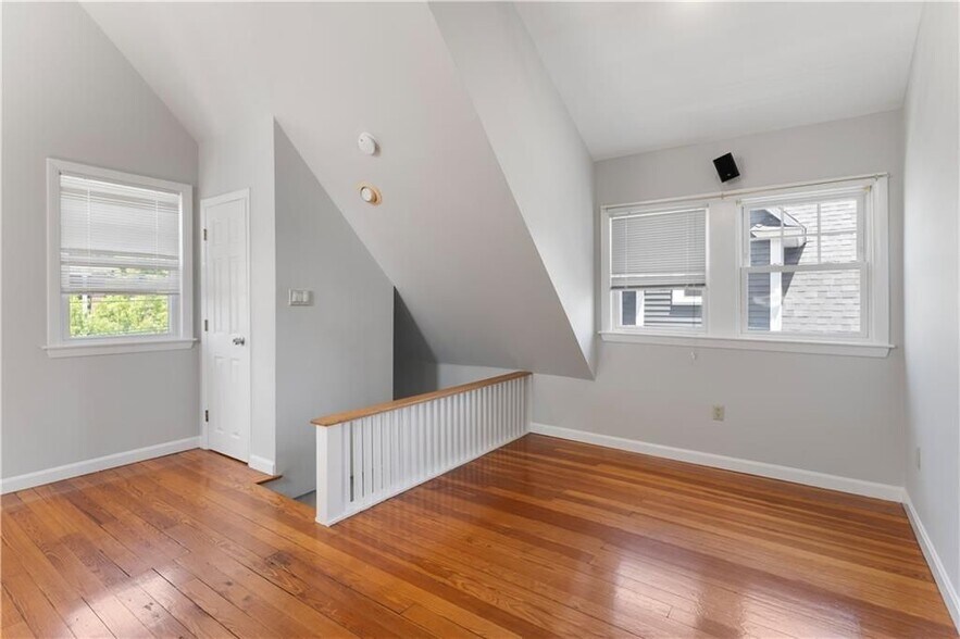 Building Photo - 157 Irving Ave