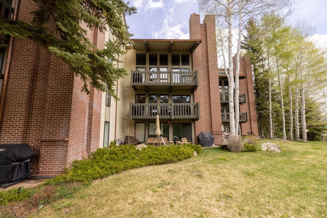 Building Photo - 70 Gallun Ln