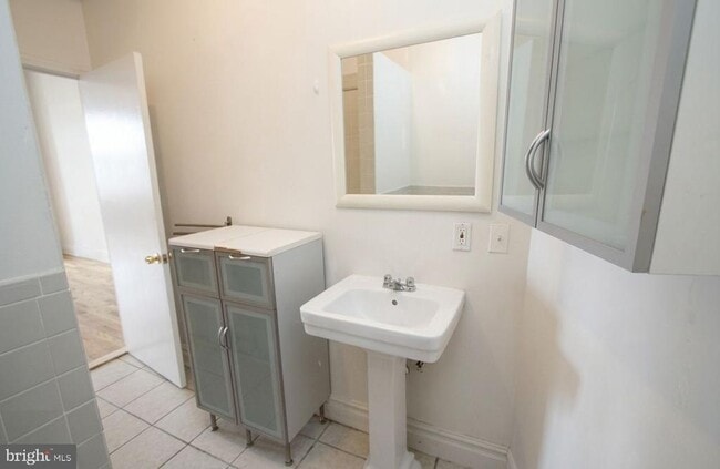 Building Photo - 1214 N 5th St