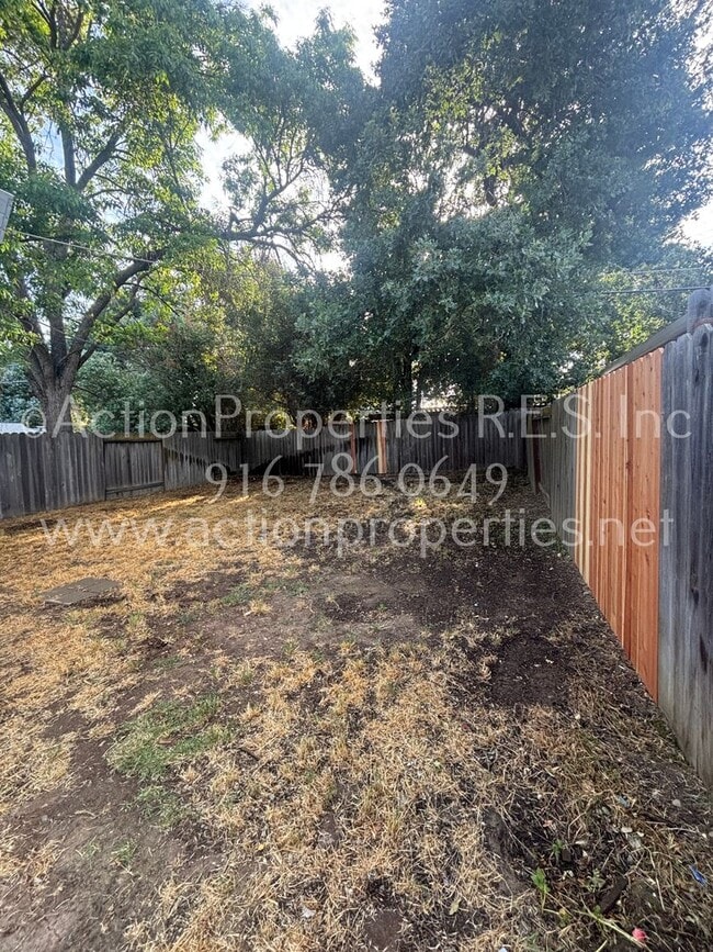 Building Photo - Move In Special $500.00 off 1st Mo Rent: C...