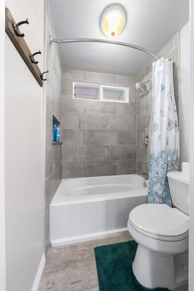 Building Photo - 13075 Old West Ave