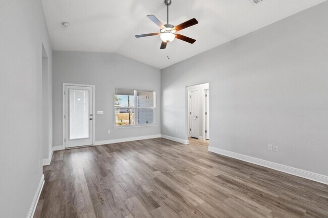 Building Photo - 571 Riverwalk Cir