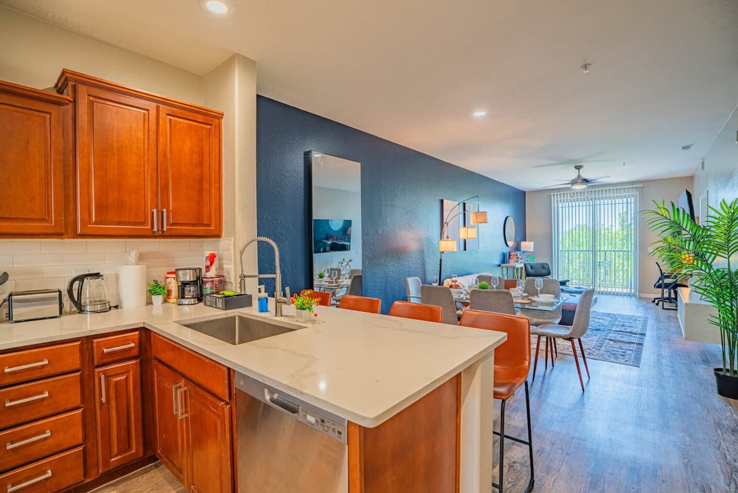 Building Photo - 1275 E University Dr