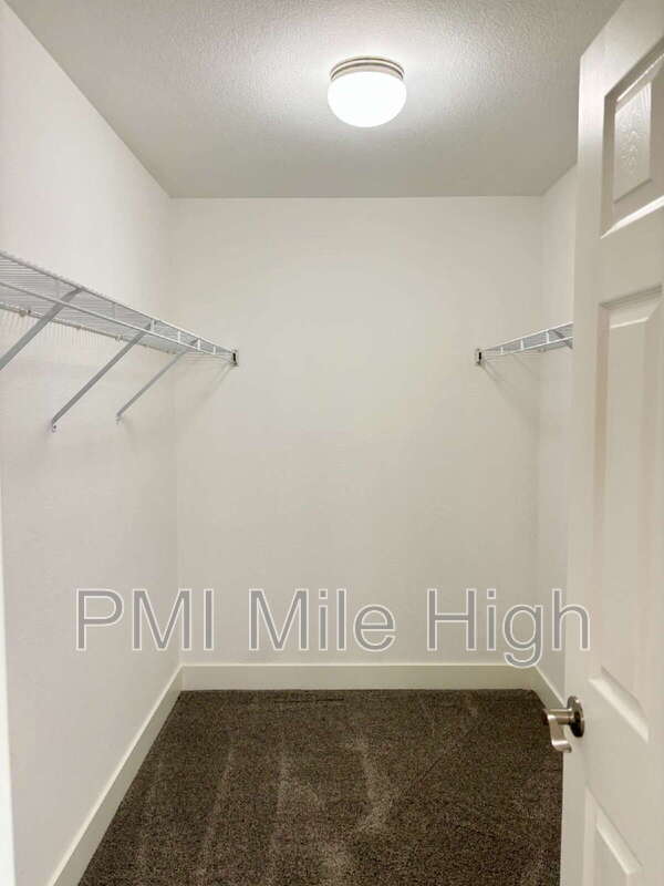 Building Photo - 12743 Leyden St