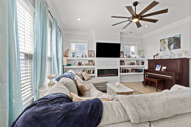 Building Photo - 105 Farmridge Wy