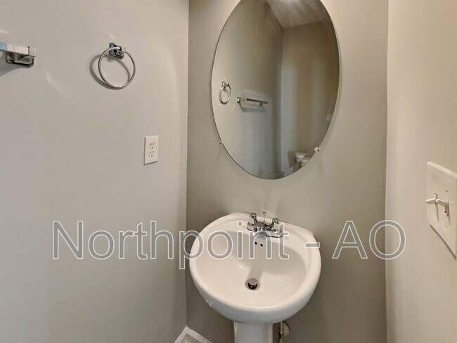 Building Photo - 8616 Thomas Ln