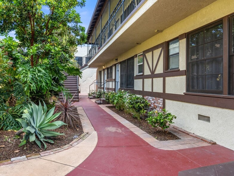 Building Photo - 2104 E Florida St