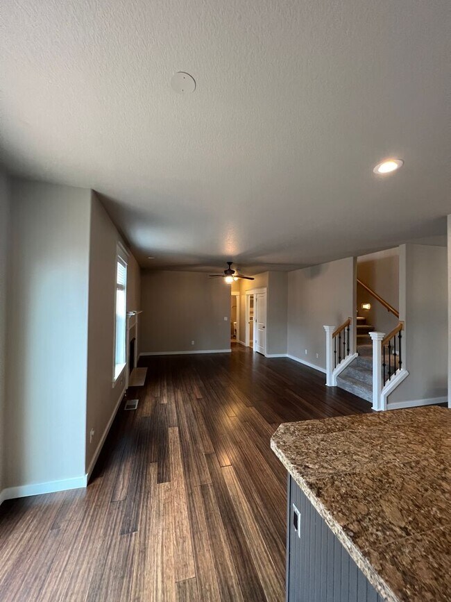 Building Photo - 3-Bedroom 3-Bathroom house across from Candlelight Park