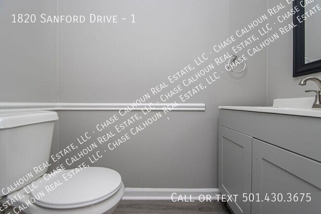 Building Photo - 1820 Sanford Dr