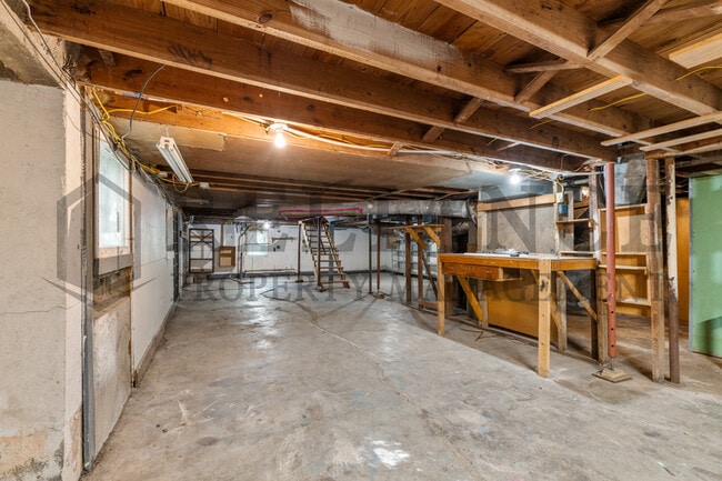Building Photo - 1007 N Yale Ave
