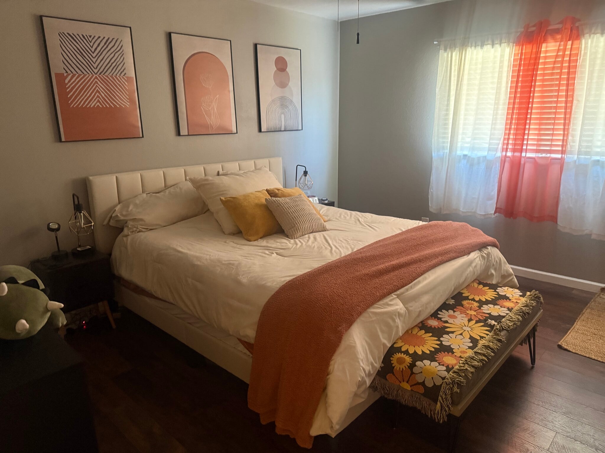 master room - 2936 E Clarendon Ave
