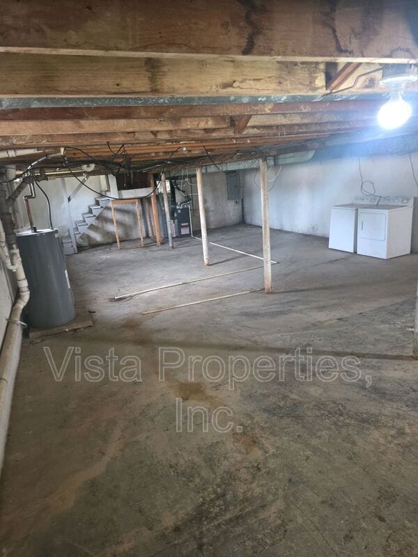 Building Photo - 7802 Columbine Dr