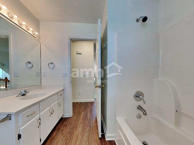 Building Photo - 212 Parrish Pl