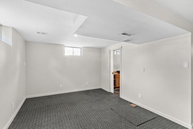 Building Photo - 855 Teson Rd