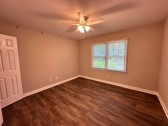 Building Photo - Exclusively Offered By Muse Realty Rentals...