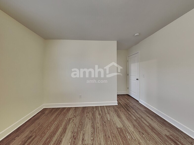 Building Photo - 5310 Lake Maxwell Dr