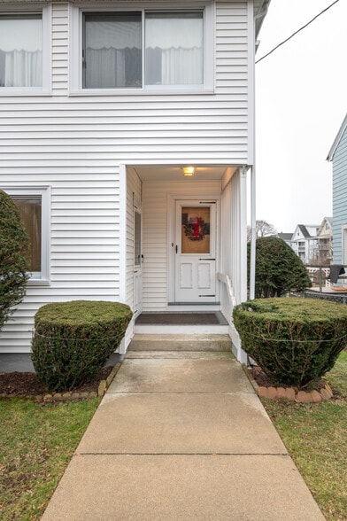 Building Photo - 97 White St