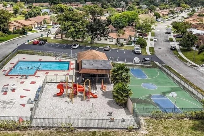 Building Photo - 9660 W Elm Ln