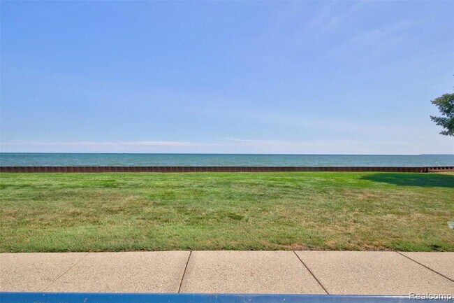 Building Photo - 26070 N Lake Dr