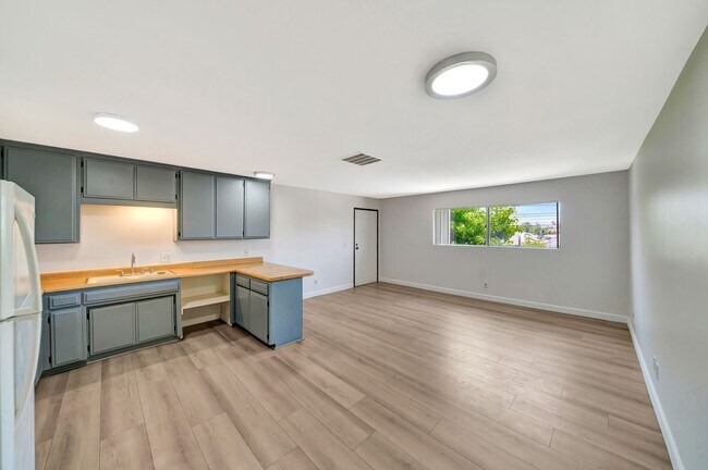 Building Photo - 6003 Craner Ave
