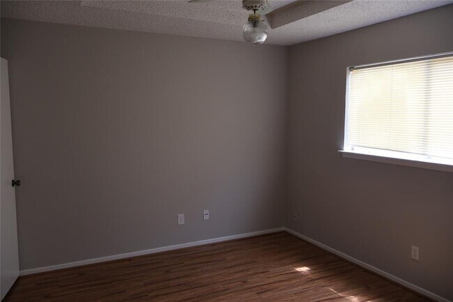 Building Photo - 12907 Maxfield Dr