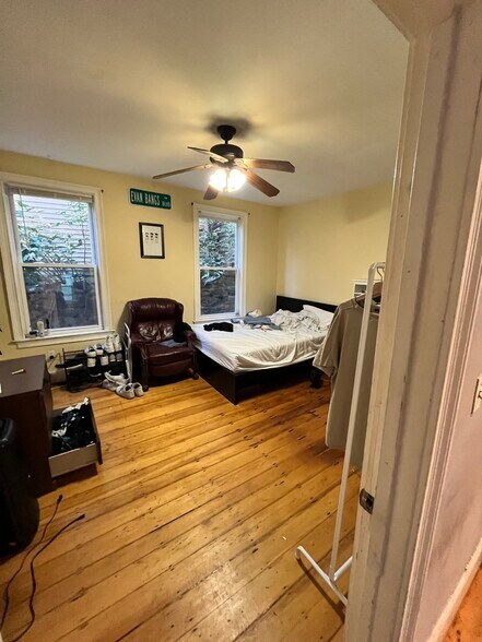 Building Photo - 731 Parker St