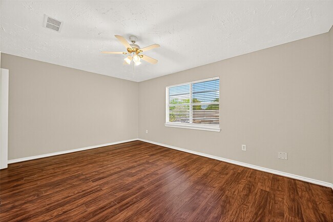 Building Photo - 9022 Wilcrest Dr