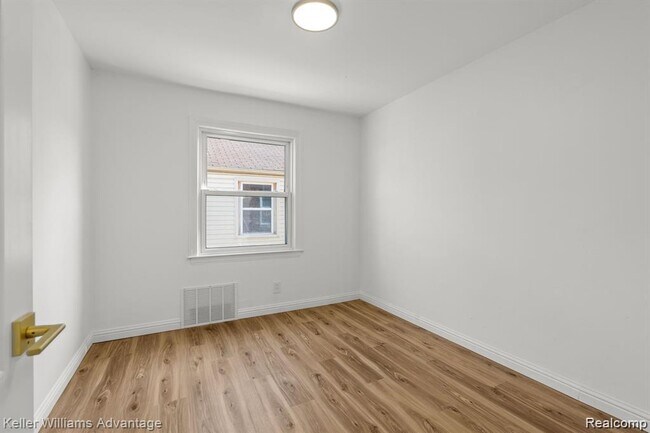 Building Photo - 20558 Oakfield Ave