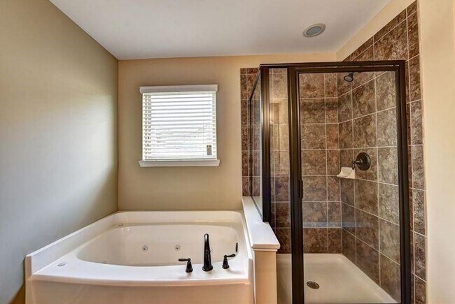 Building Photo - 5957 Stow Dr